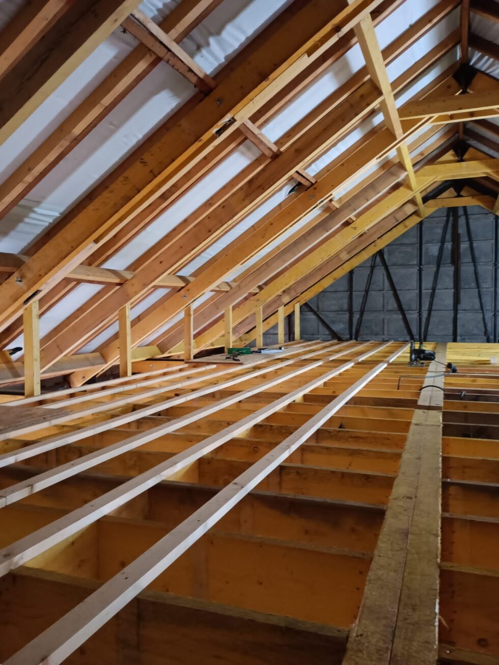 réalisation de la charpente en bois d'une maison